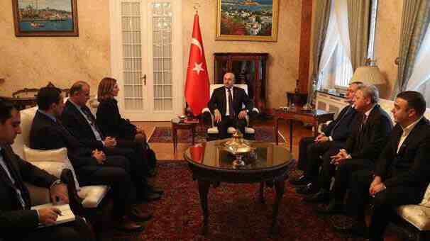 Dışişleri Bakanı Çavuşoğlu, Romanya’da Türk iş dünyası temsilcileri ile görüştü